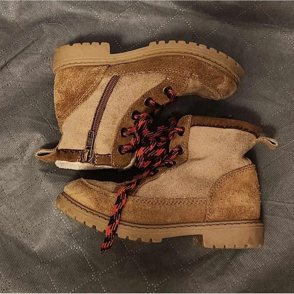 (3 ITEMS FOR $25)Kids Dayfive Lil Ridge Brown Boots with Red Laces. Size 11M